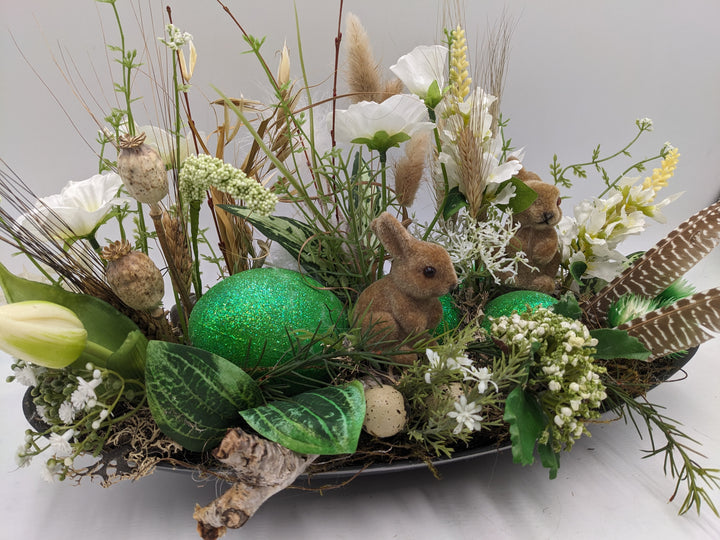 Ostergesteck Frühlingsgesteck Hasen Gräser grün weiss