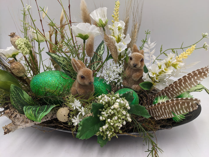 Ostergesteck Frühlingsgesteck Hasen Gräser grün weiss