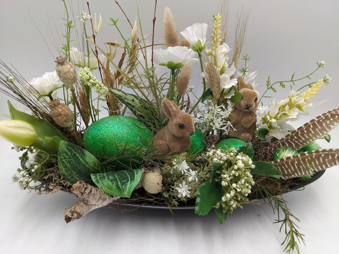 Ostergesteck Frühlingsgesteck Hasen Gräser grün weiss