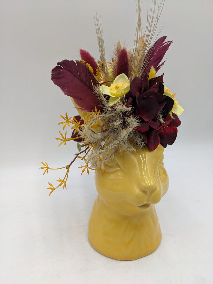 Ostergesteck Frühlingsgesteck Hase Gräser Feder gelb rot