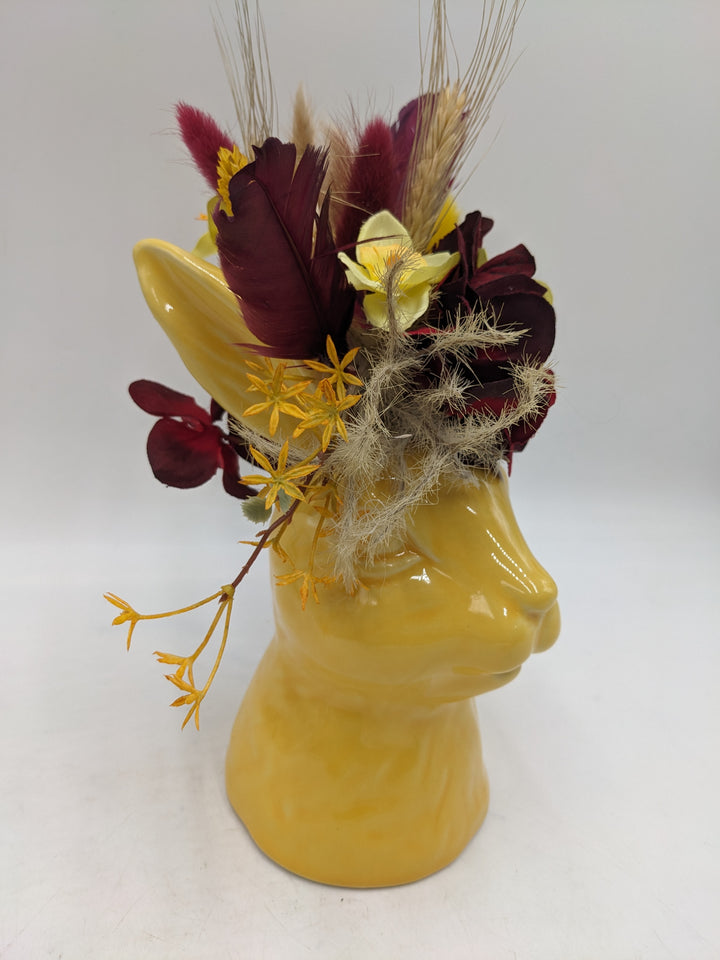 Ostergesteck Frühlingsgesteck Hase Gräser Feder gelb rot