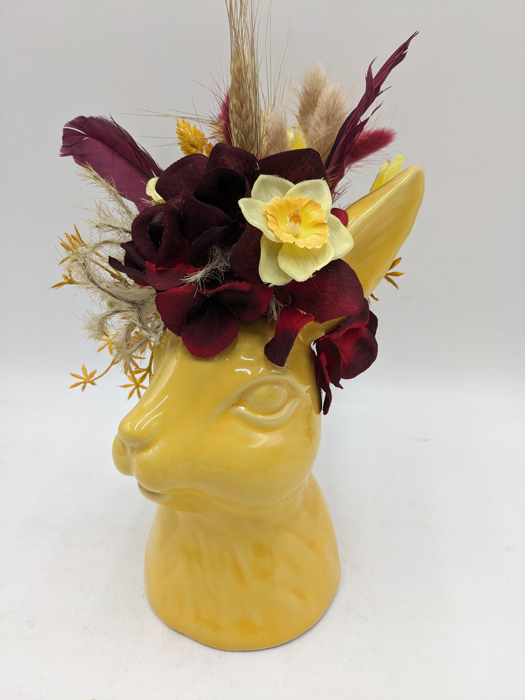 Ostergesteck Frühlingsgesteck Hase Gräser Feder gelb rot