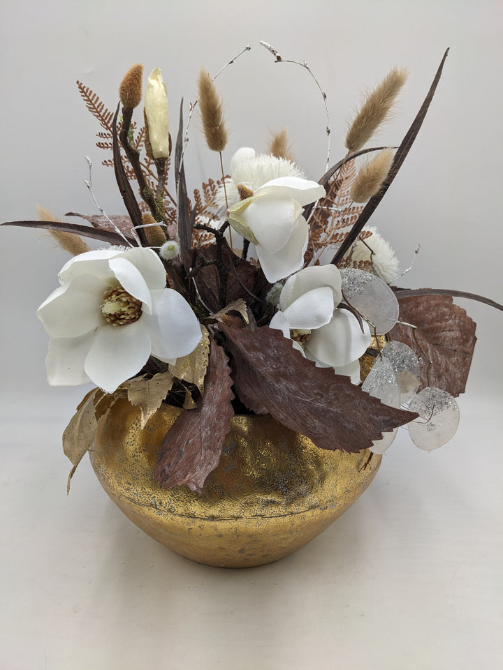 Herbstgesteck Magnolien Gräser weiss gold