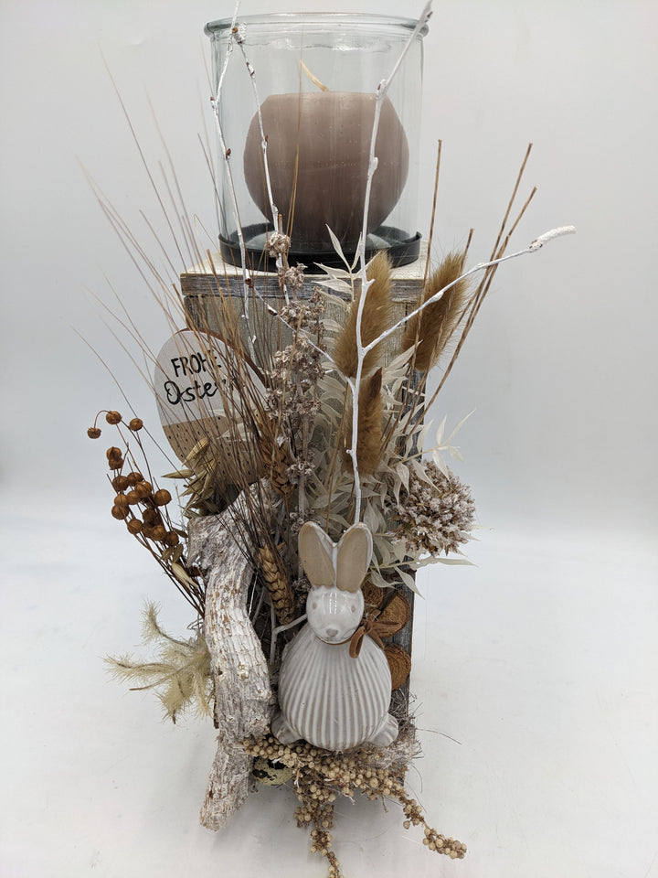 Ostergesteck Frühlingsgesteck Gräser Hase Kerze natur