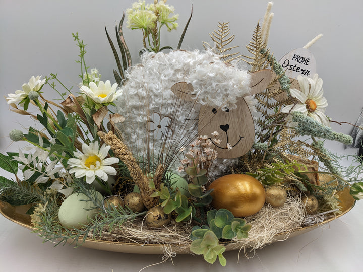 Ostergesteck Frühlingsgesteck Schaf Gräser gold weiss