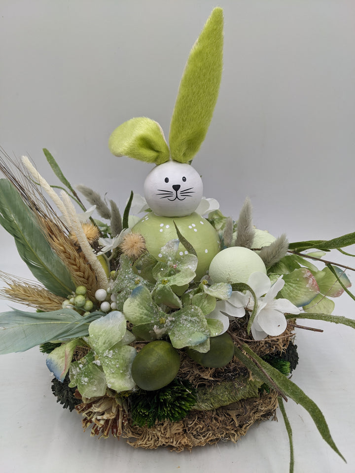 Ostergesteck Frühlingsgesteck Hase Gräser Eier grün