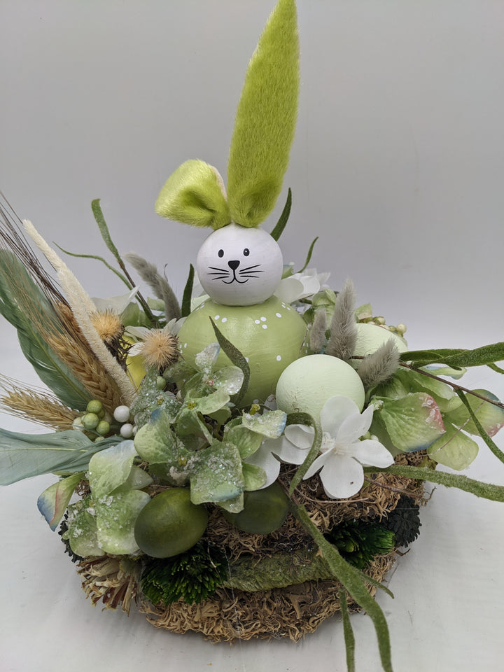 Ostergesteck Frühlingsgesteck Hase Gräser Eier grün