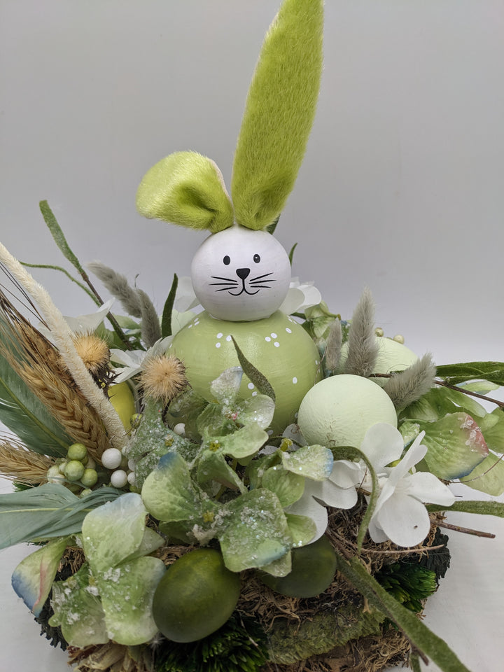 Ostergesteck Frühlingsgesteck Hase Gräser Eier grün