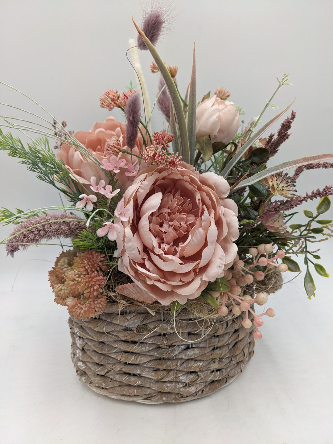 Frühlingsgesteck Pfingstrose Gräser rosa