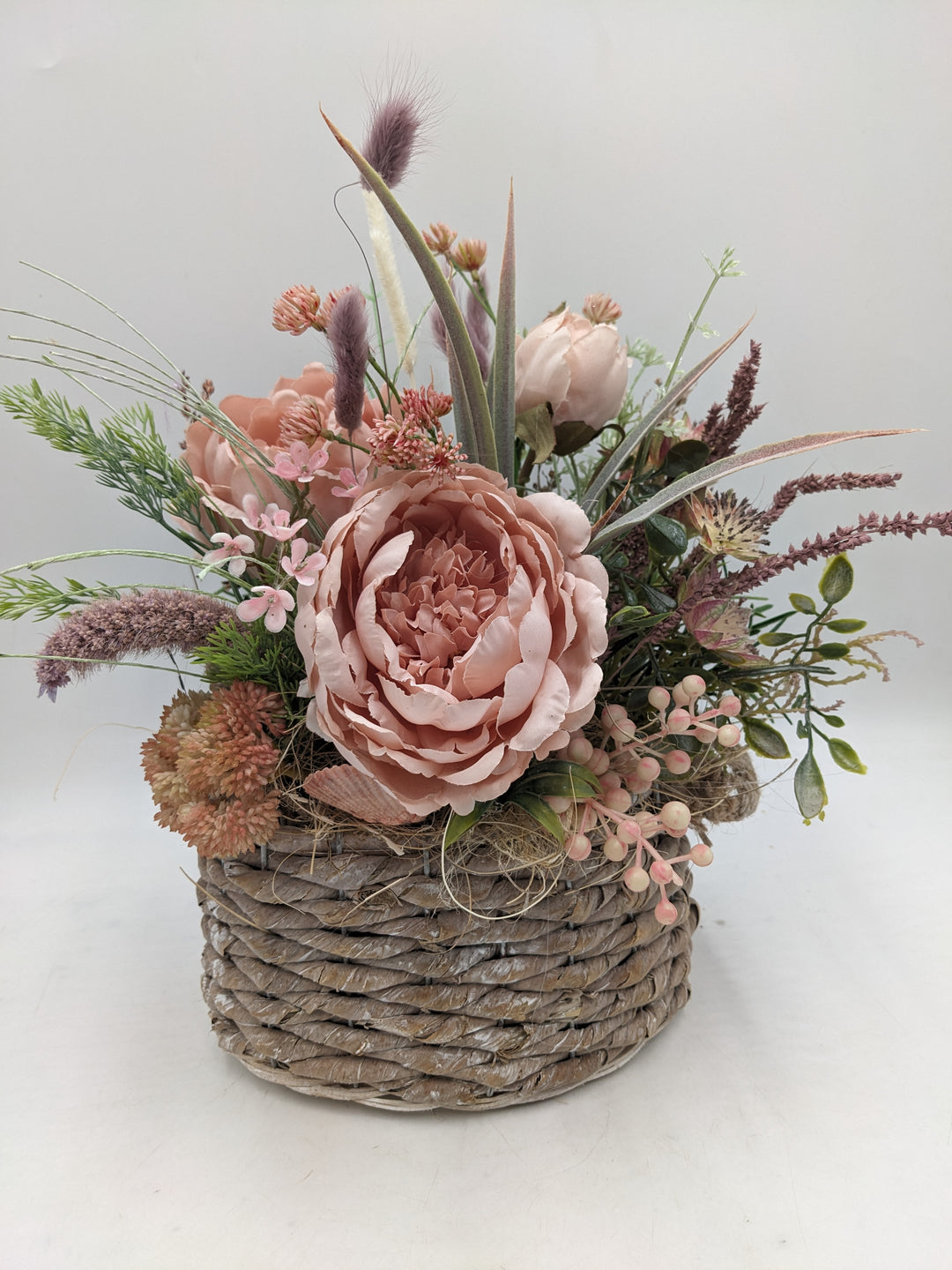 Frühlingsgesteck Pfingstrose Gräser rosa