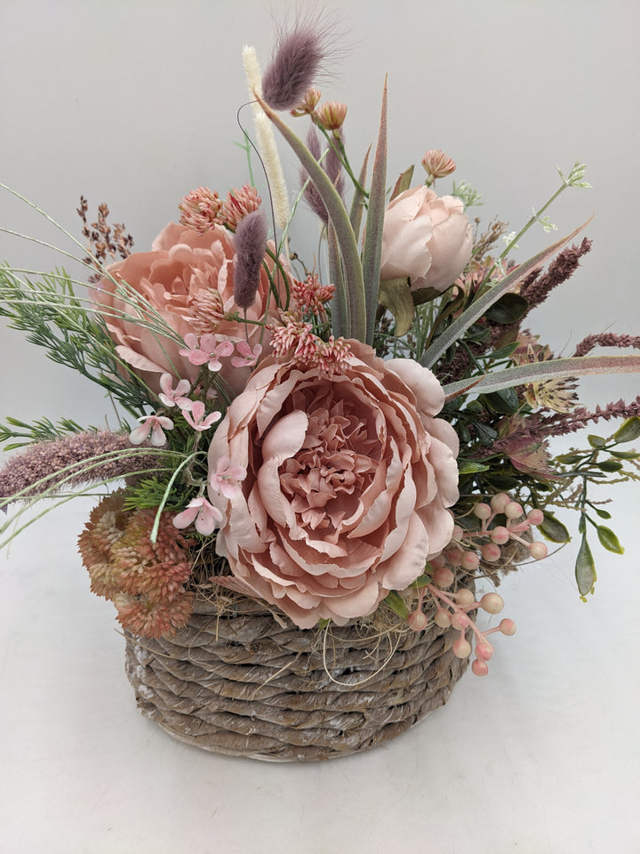 Frühlingsgesteck Pfingstrose Gräser rosa