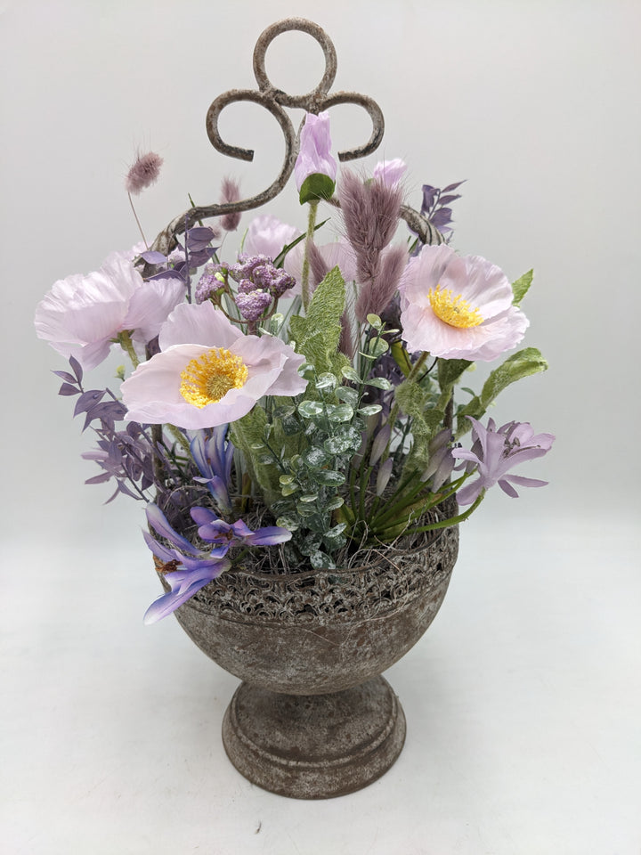 Frühlingsgesteck Gräser lila mauve