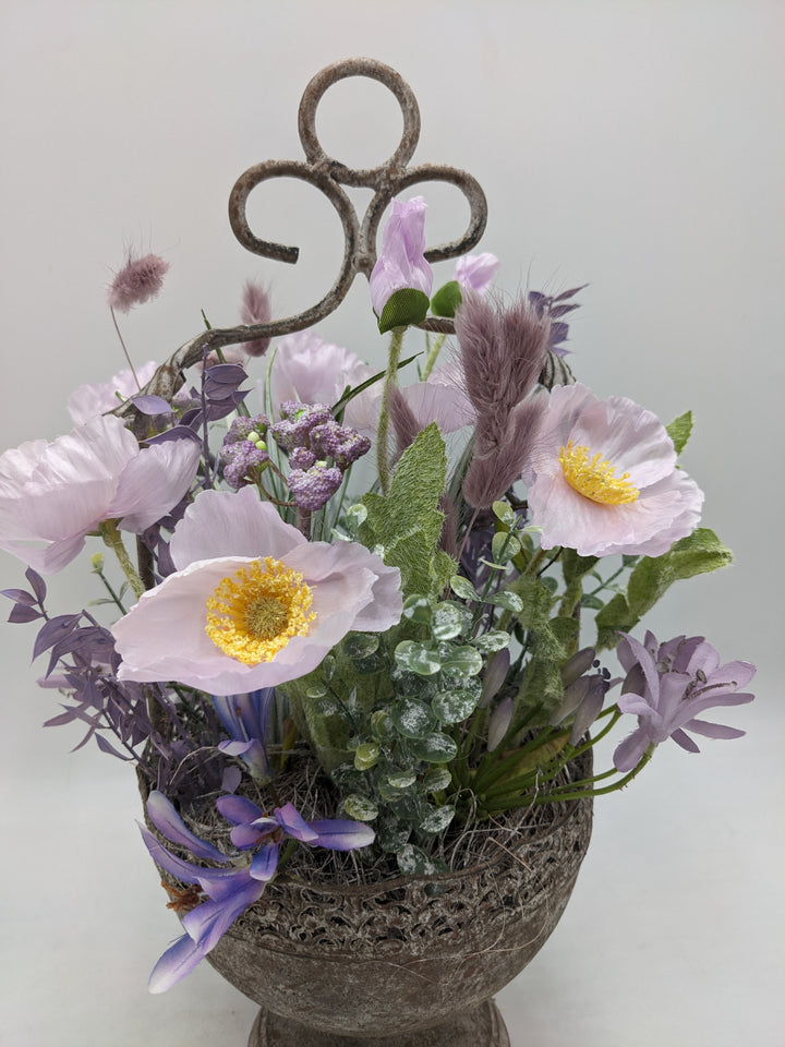 Frühlingsgesteck Gräser lila mauve