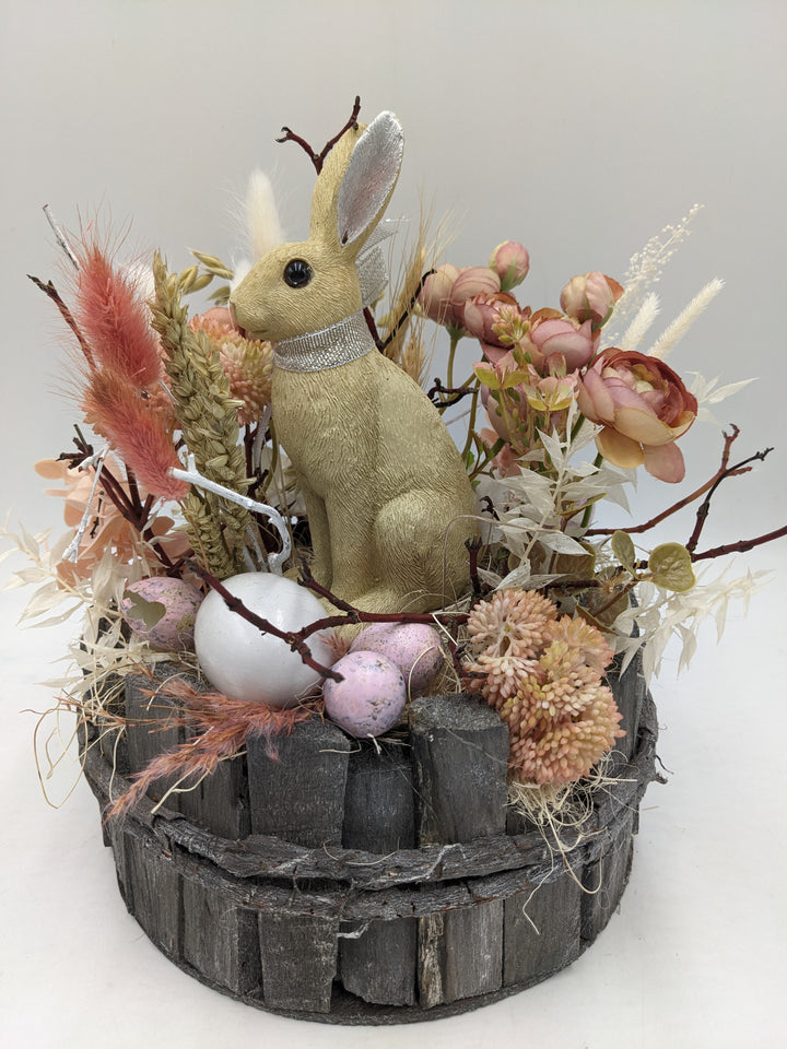 Ostergesteck Frühlingsgesteck Hase Ranunkeln rosa creme