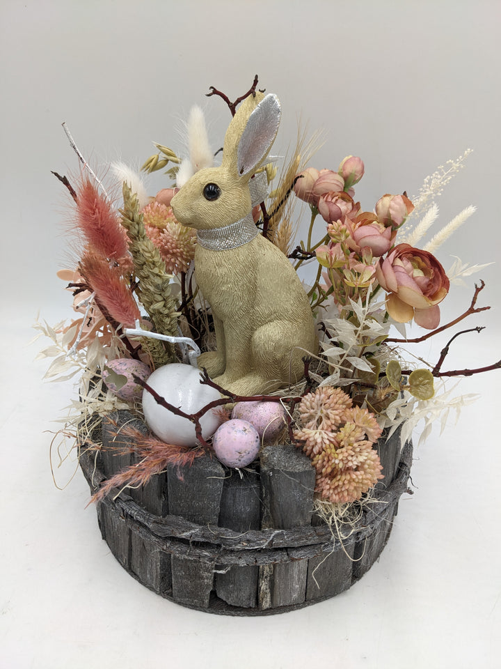 Ostergesteck Frühlingsgesteck Hase Ranunkeln rosa creme