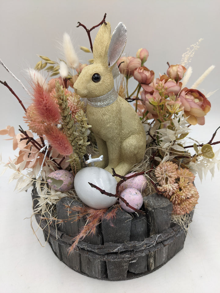 Ostergesteck Frühlingsgesteck Hase Ranunkeln rosa creme