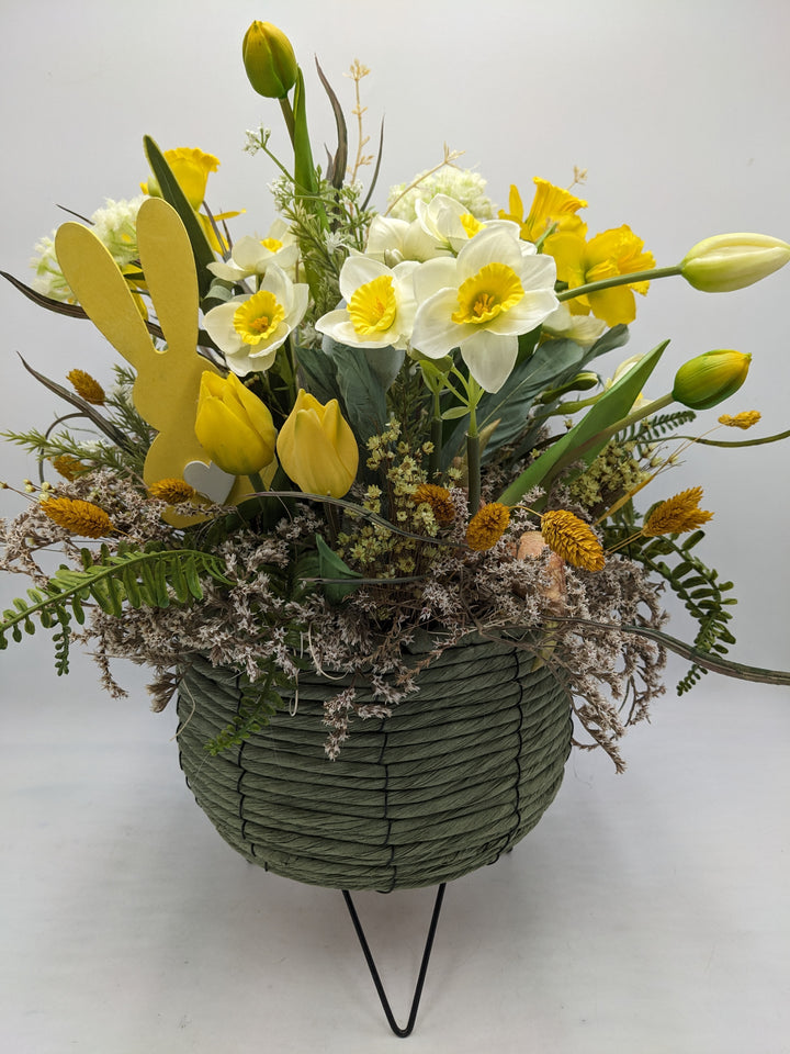 Ostergesteck Frühlingsgesteck Narzissen Tulpen gelb