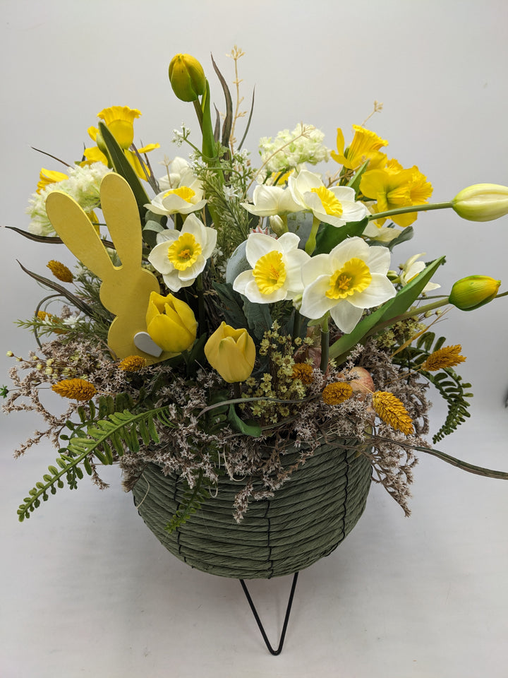 Ostergesteck Frühlingsgesteck Narzissen Tulpen gelb