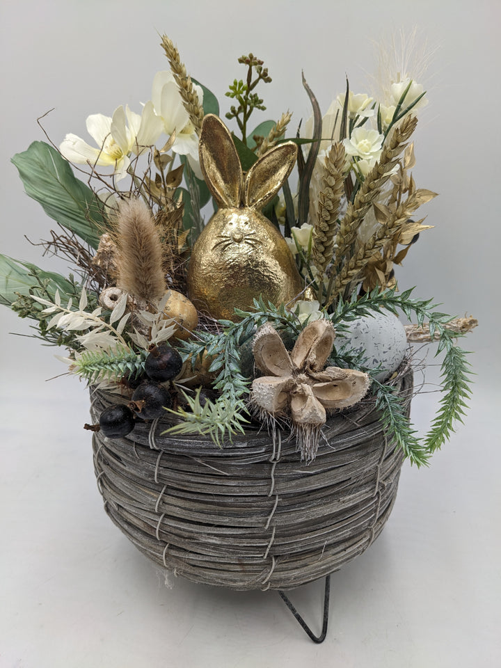 Ostergesteck Frühlingsgesteck Hase Gräser gold creme