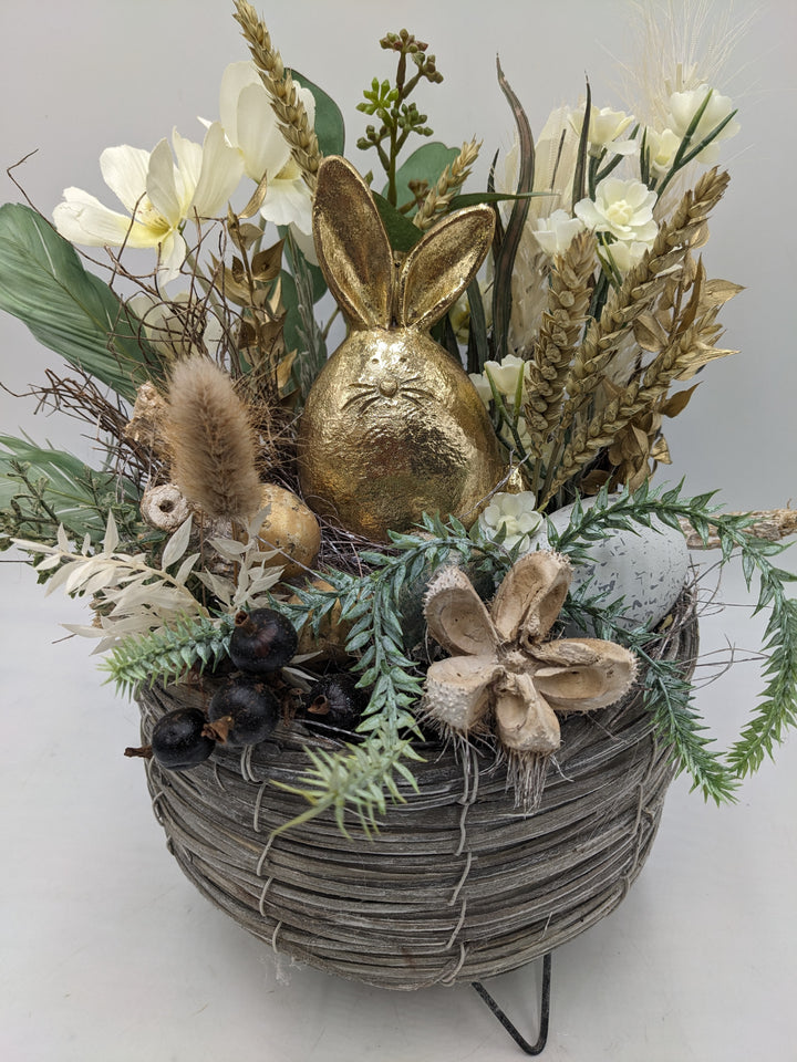 Ostergesteck Frühlingsgesteck Hase Gräser gold creme