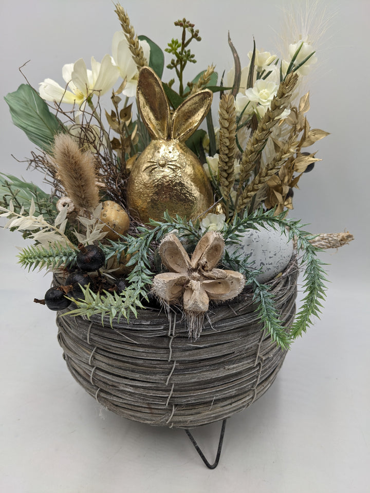 Ostergesteck Frühlingsgesteck Hase Gräser gold creme