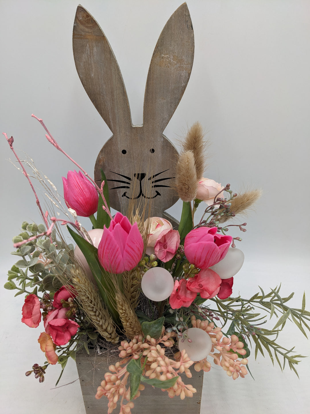 Ostergesteck Frühlingsgesteck Tulpen Gräser Eier rosa