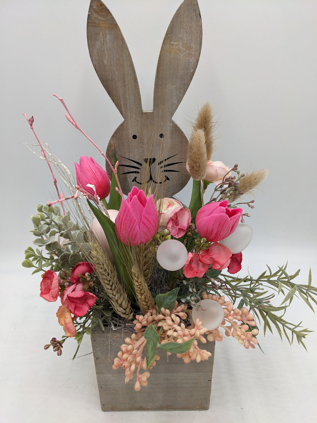 Ostergesteck Frühlingsgesteck Tulpen Gräser Eier rosa