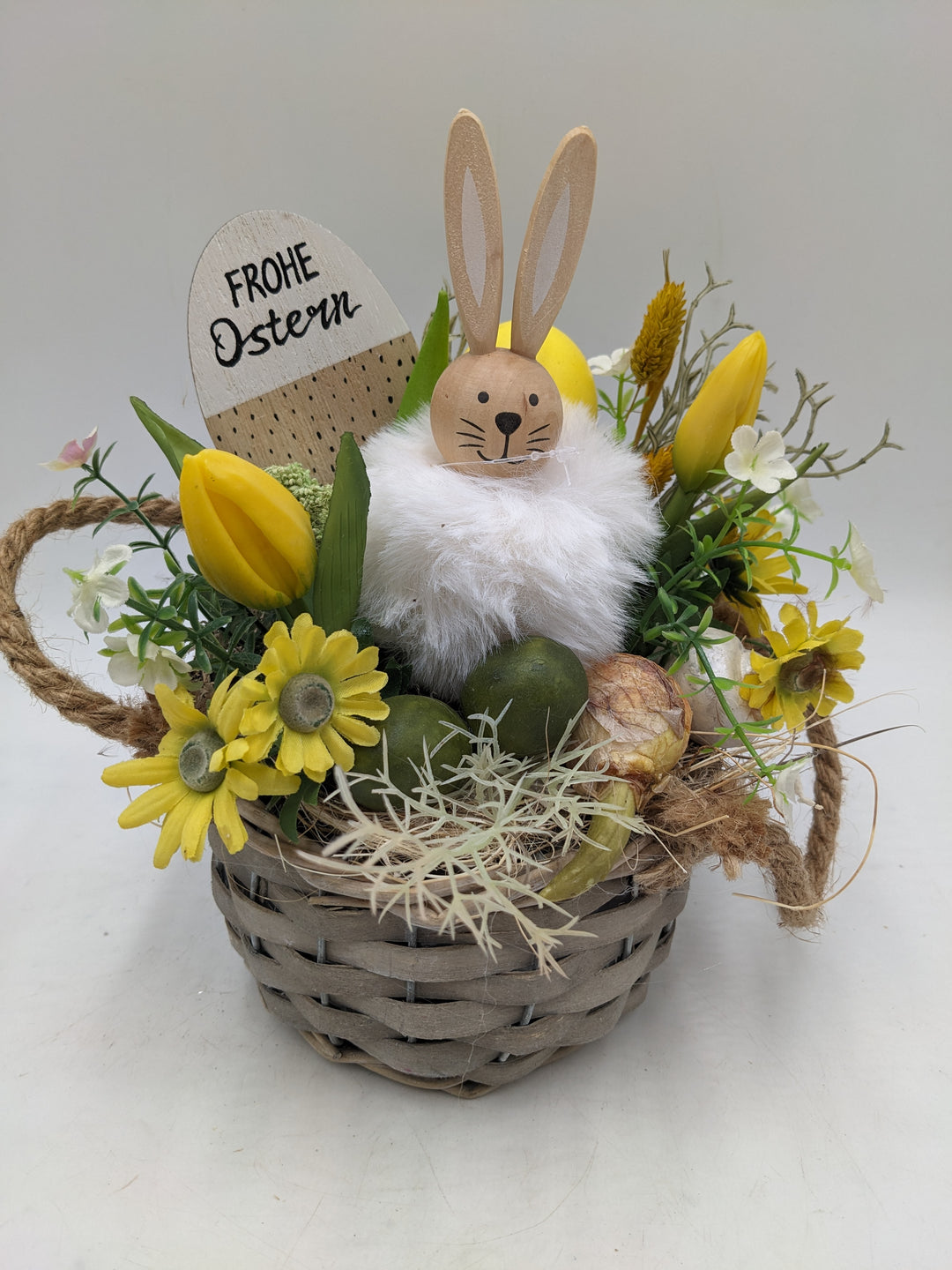 Ostergesteck Frühlingsgesteck Tulpen Gräser Hase gelb