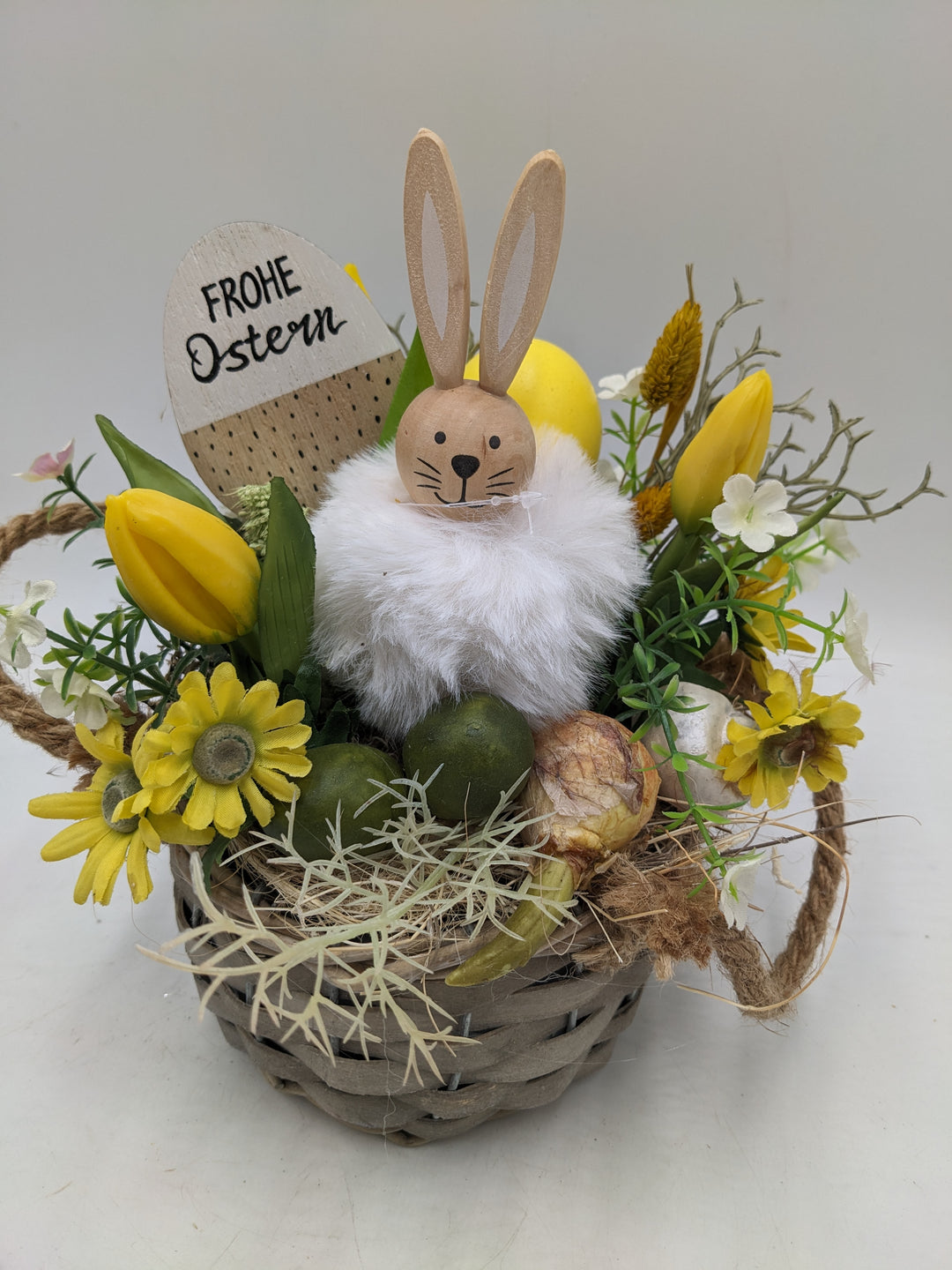 Ostergesteck Frühlingsgesteck Tulpen Gräser Hase gelb