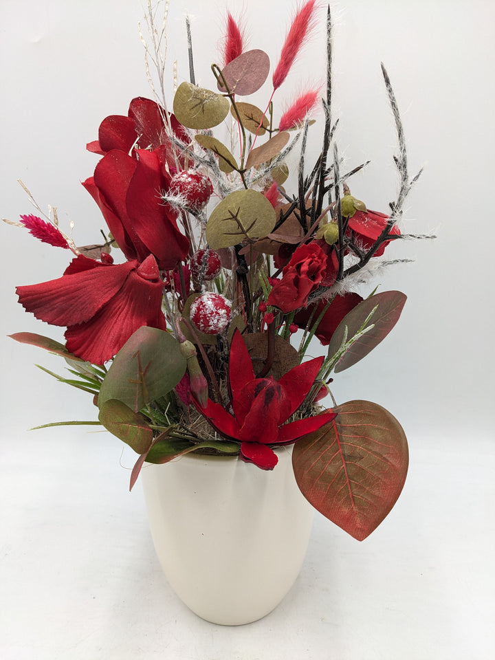 Wintergesteck Alpenveilchen Gräser geeist rot