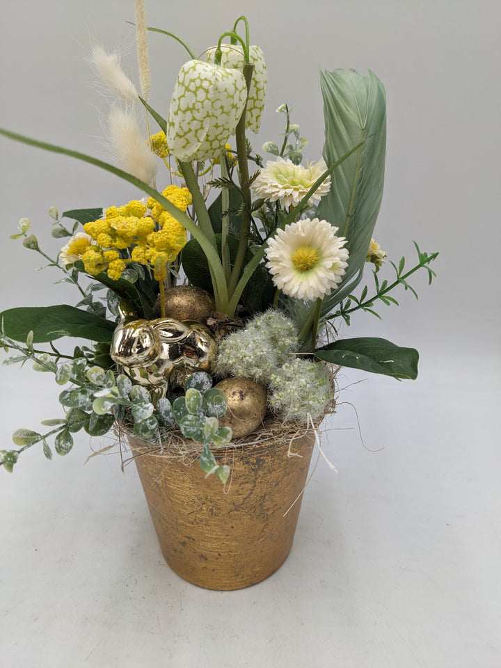 Ostergesteck Frühlingsgesteck Bellis Gräser Eier gold weiss