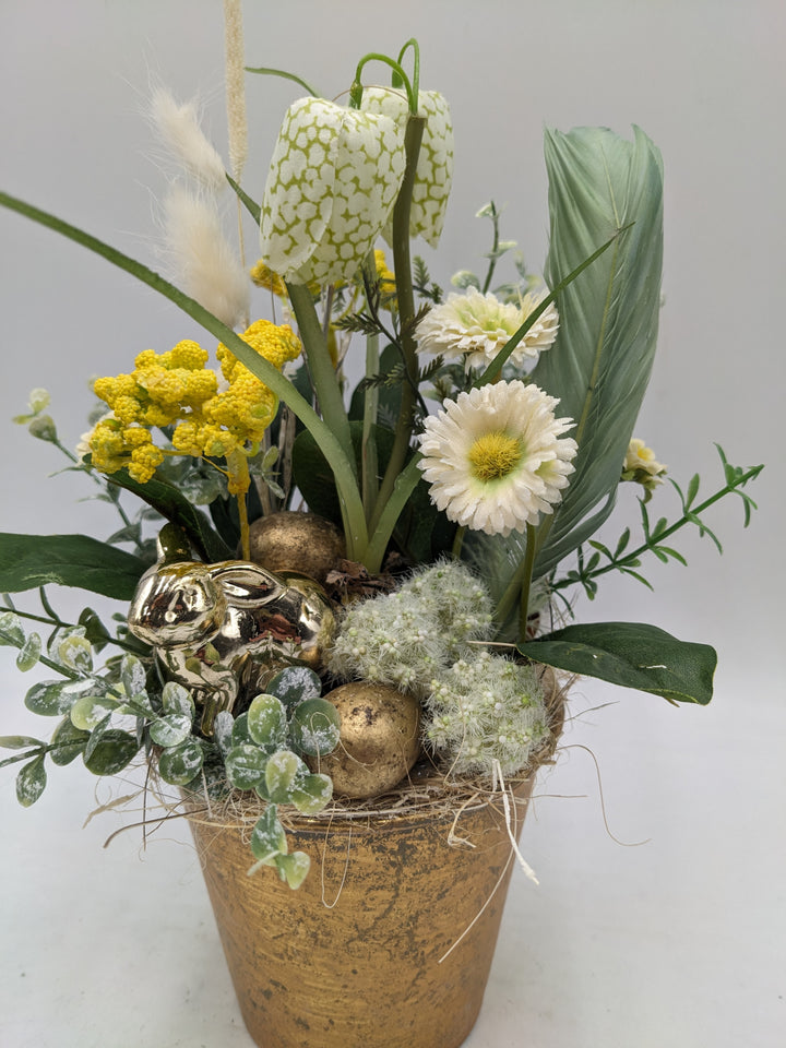 Ostergesteck Frühlingsgesteck Bellis Gräser Eier gold weiss