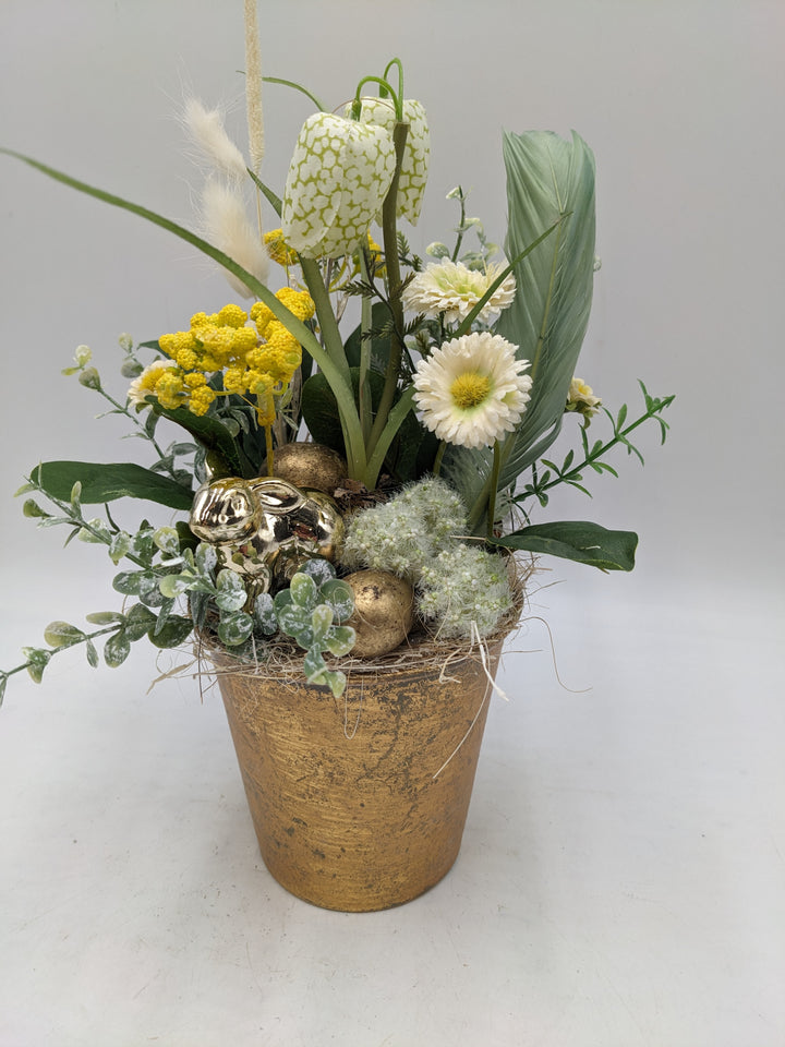 Ostergesteck Frühlingsgesteck Bellis Gräser Eier gold weiss