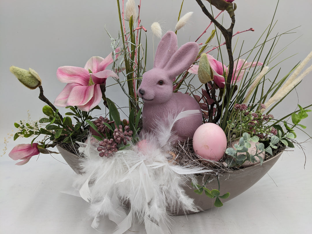 Ostergesteck Frühlingsgesteck Magnolien Federn Gräser rosa