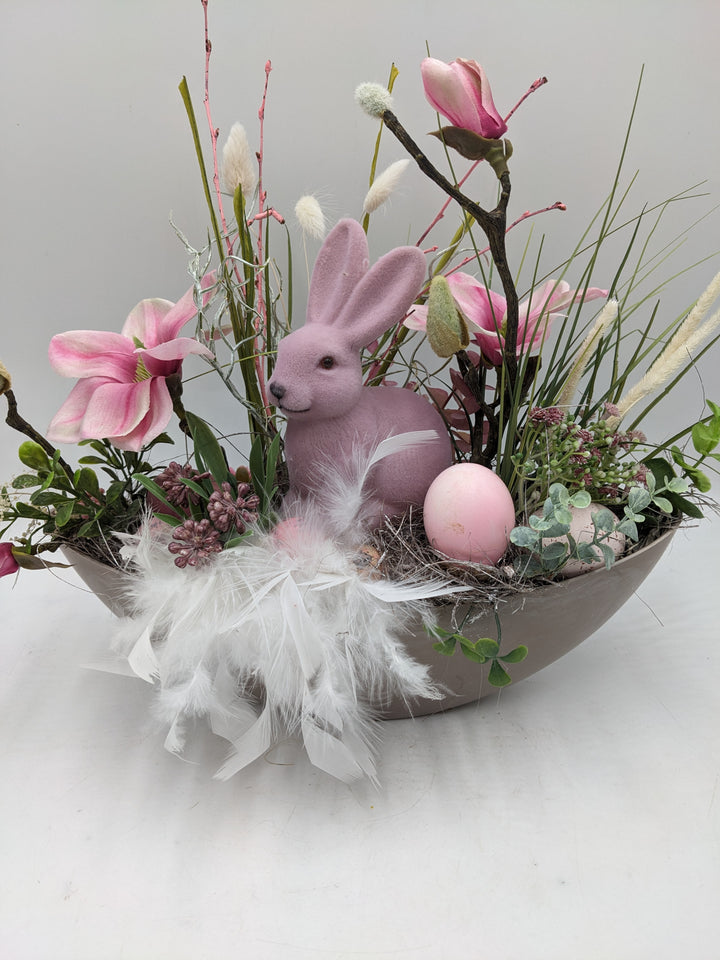 Ostergesteck Frühlingsgesteck Magnolien Federn Gräser rosa