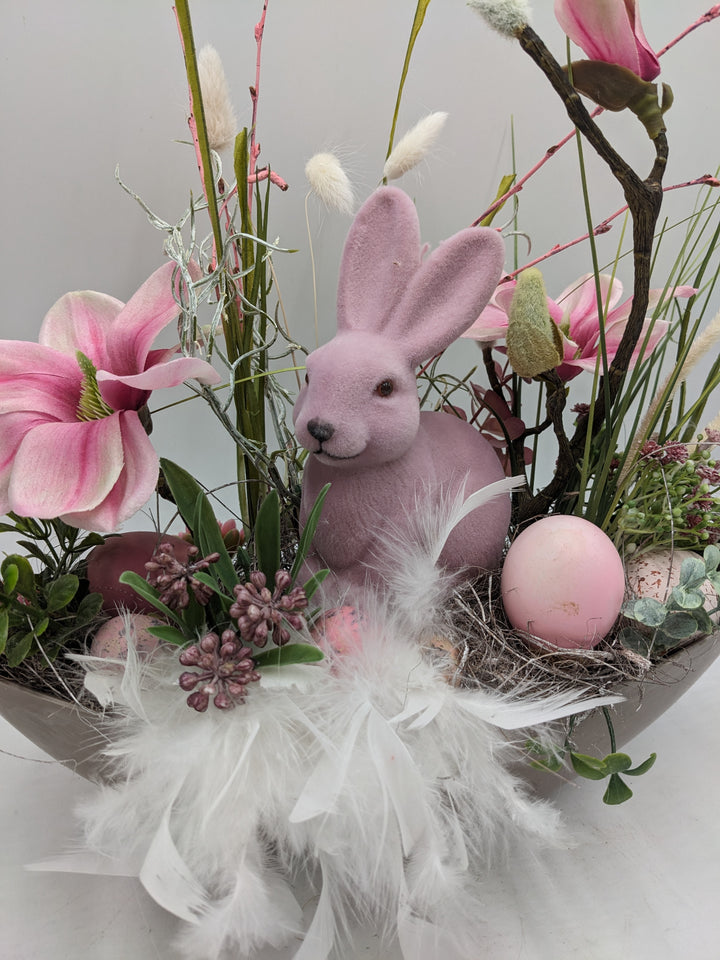 Ostergesteck Frühlingsgesteck Magnolien Federn Gräser rosa