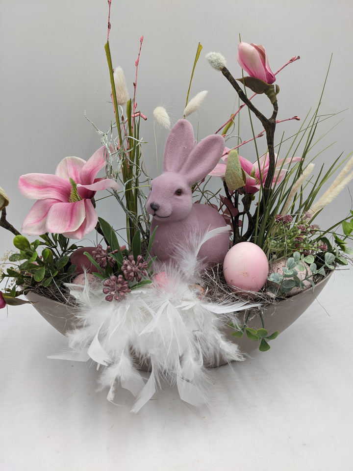 Ostergesteck Frühlingsgesteck Magnolien Federn Gräser rosa