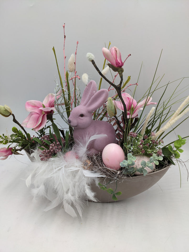 Ostergesteck Frühlingsgesteck Magnolien Federn Gräser rosa