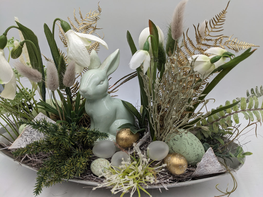 Ostergesteck Frühlingsgesteck Gräser Eier mint weiss gold