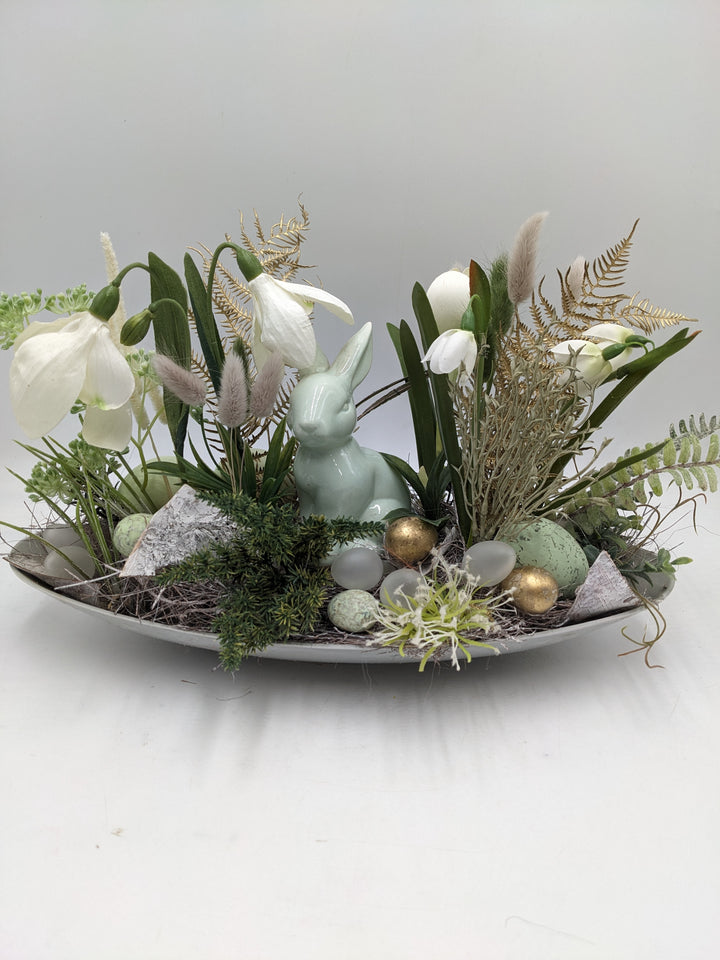 Ostergesteck Frühlingsgesteck Gräser Eier mint weiss gold