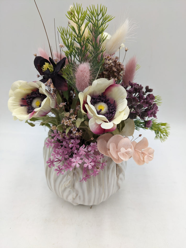 Frühlingsgesteck Anemonen Gräser lila rosa