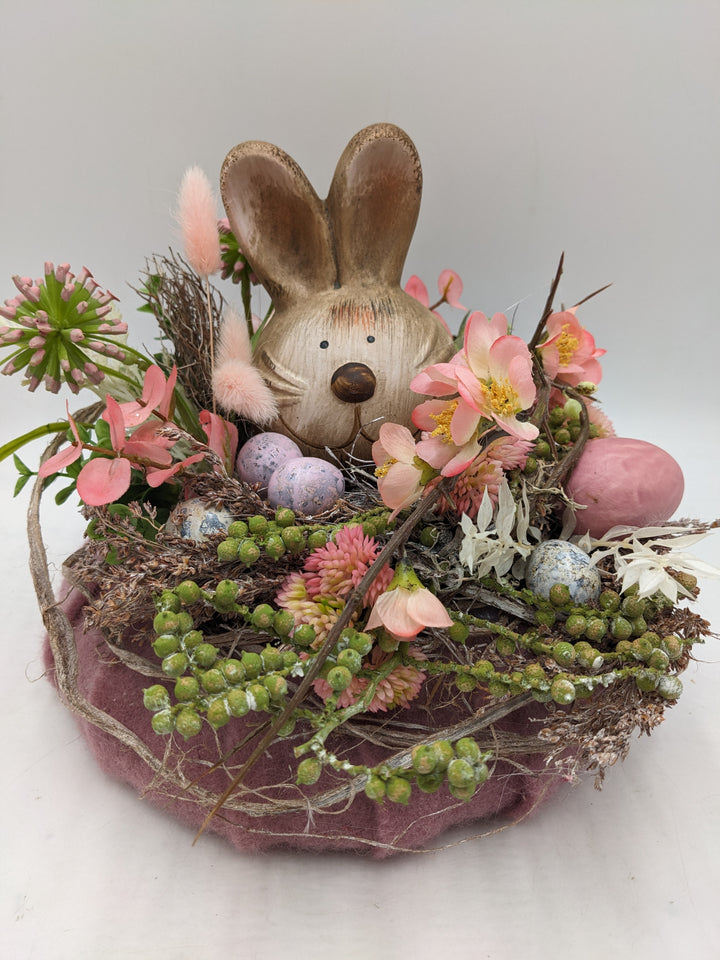 Ostergesteck Frühlingsgesteck Sedum Eier Hase Gräser rosa