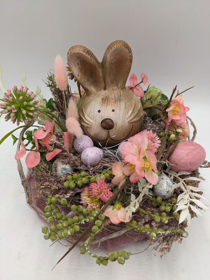 Ostergesteck Frühlingsgesteck Sedum Eier Hase Gräser rosa
