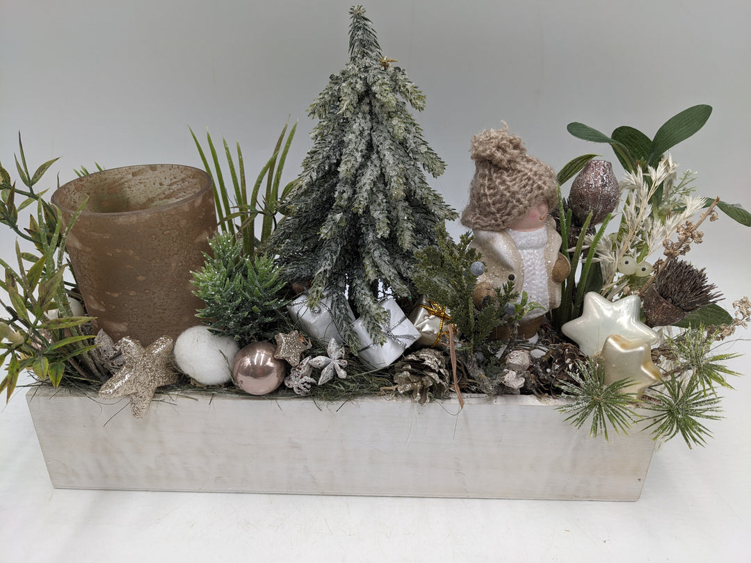 Wintergesteck Teelicht Tanne Geschenke weiss braun