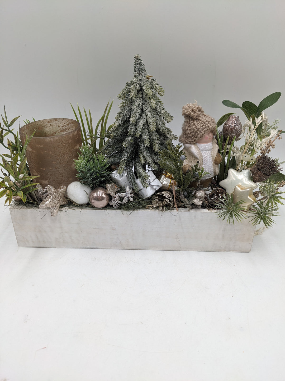 Wintergesteck Teelicht Tanne Geschenke weiss braun