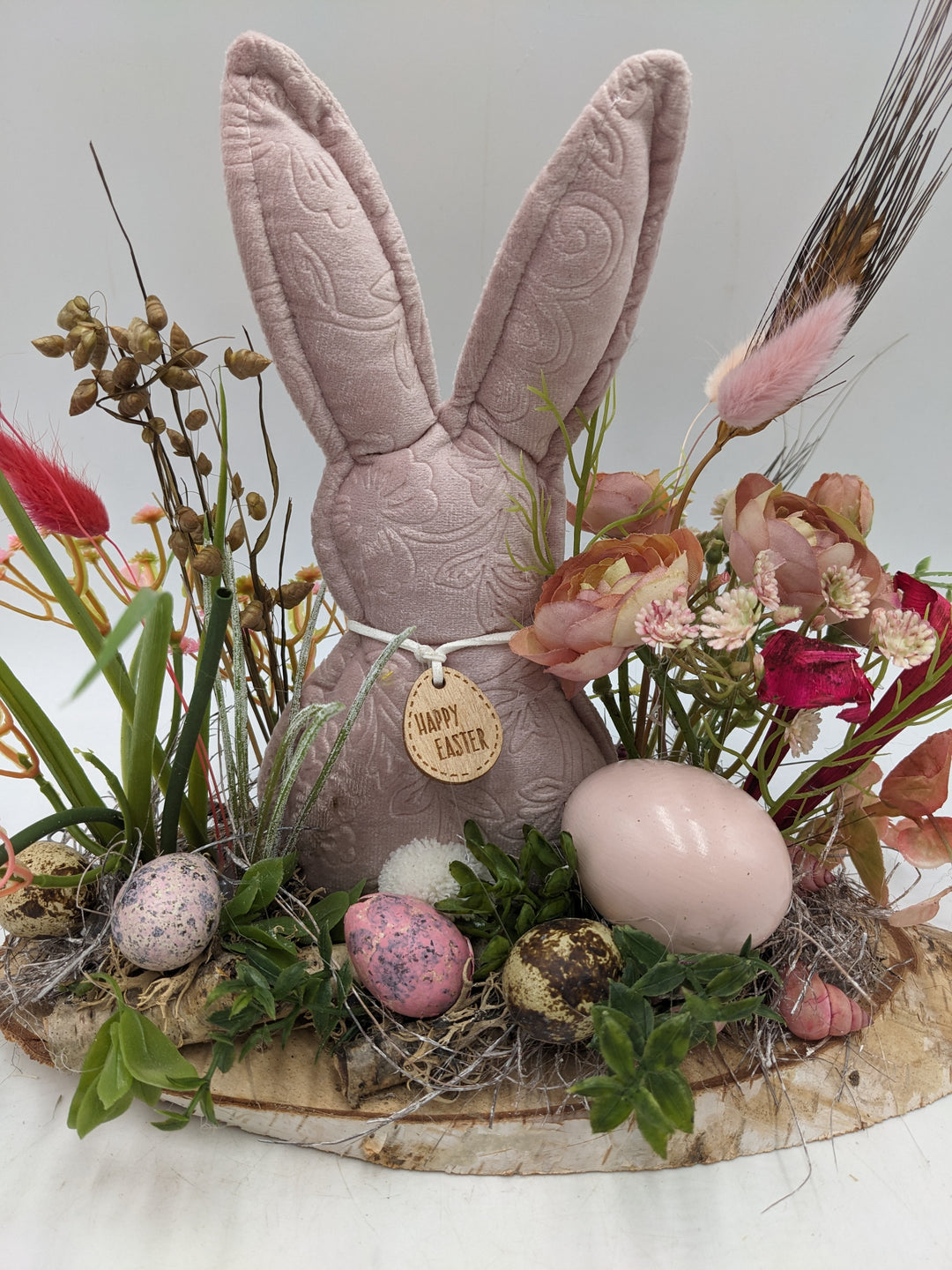 Ostergesteck Frühlingsgesteck Gräser Ranunkel rosa