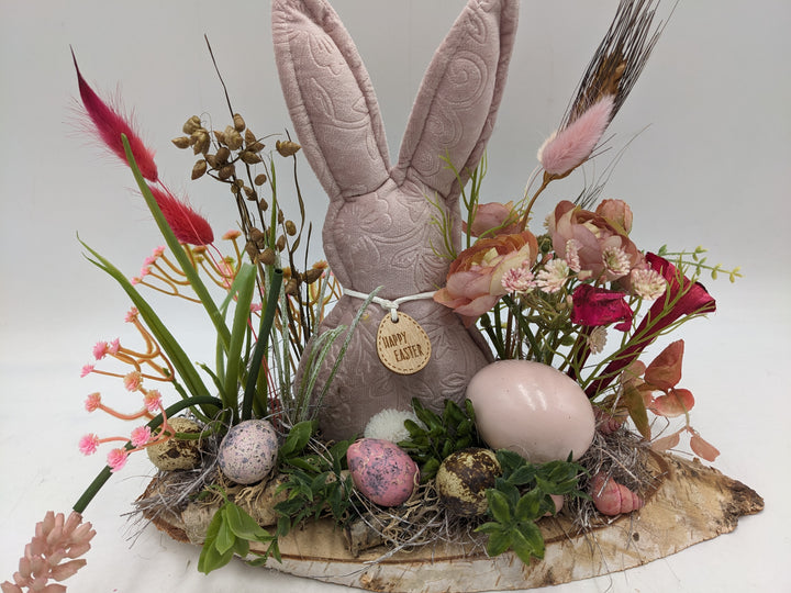 Ostergesteck Frühlingsgesteck Gräser Ranunkel rosa