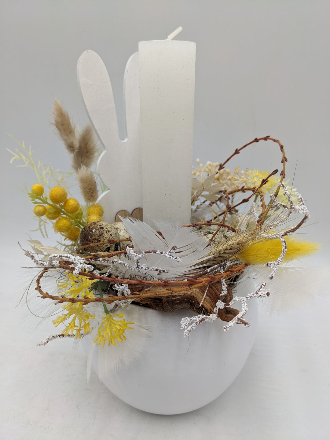 Ostergesteck Frühlingsgesteck Kerze Gräser gelb weiss