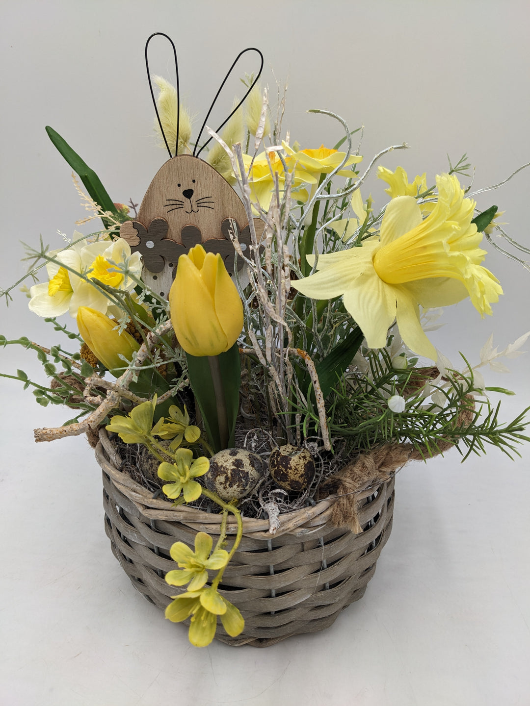 Ostergesteck Frühlingsgesteck Tulpen Gräser Hase gelb