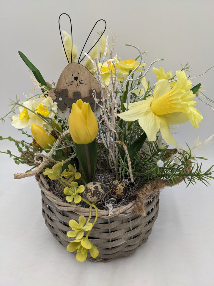 Ostergesteck Frühlingsgesteck Tulpen Gräser Hase gelb
